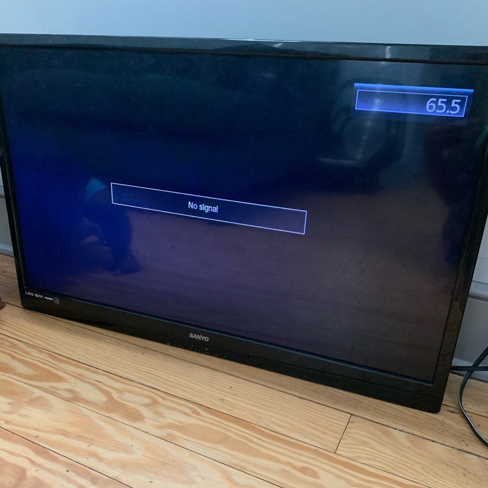 32 inch sanyo flat screen.